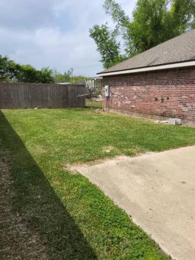 Main picture of 889 Topsy Rd