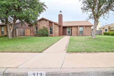 Main picture of 919 N Bentwood Dr