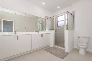 Main picture of 261 SW 159th Ct