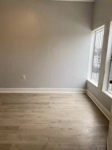 Main picture of 807 W 43rd St