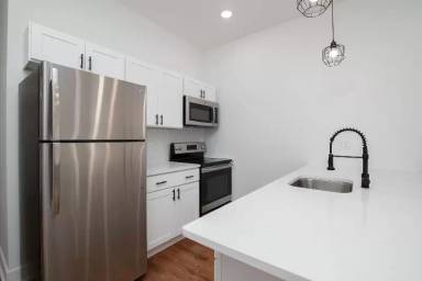 Main picture of 3035 W Diamond St