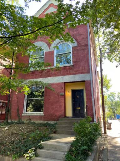 Main picture of 212 W Lee St