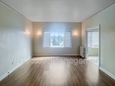 Main picture of 840 York St