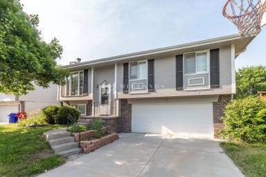 Main picture of 15324 Chalco Pointe Dr