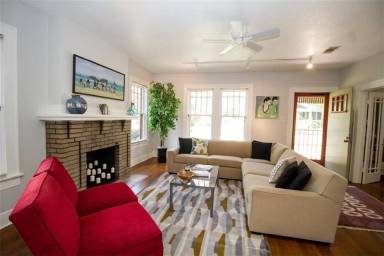 Main picture of 1111 W 22nd 1/2 St