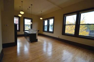 Main picture of 300 N Lowell Ave