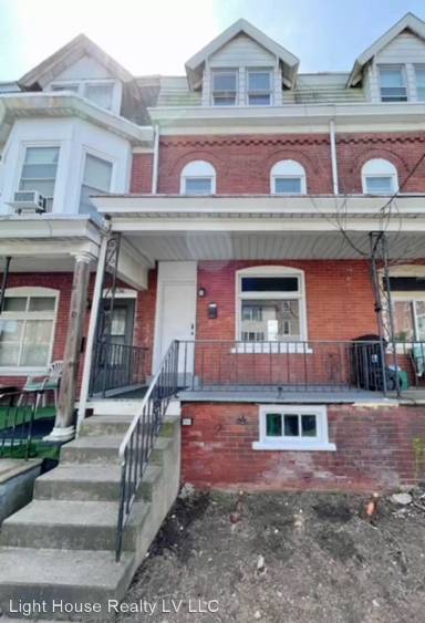 Main picture of 1338 W Liberty St