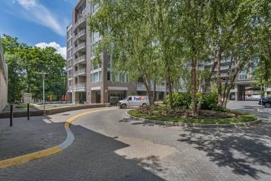 Main picture of 513 W Broad St