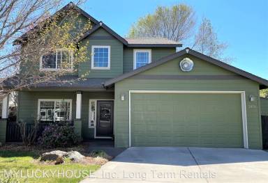 Main picture of 3074 NE Quiet Canyon Dr