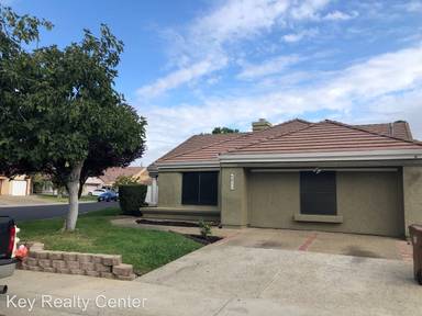 Main picture of 5011 Laguna Park Dr