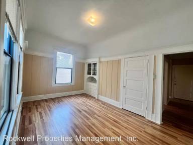 Main picture of 305 2nd Ave