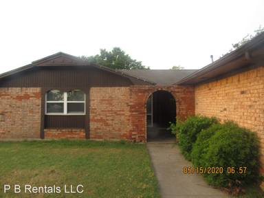 Main picture of 4719 NE MacArthur Cir