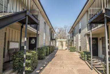 Main picture of 5504 Birchman Ave