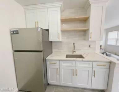 Main picture of 324 Strawberry Hill Ave