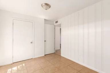 Main picture of 4000 S 15th Ave