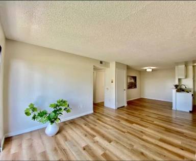 Main picture of 11817 Victory Blvd