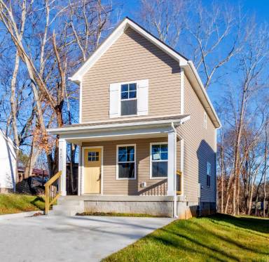 Main picture of 923 Oak Ln
