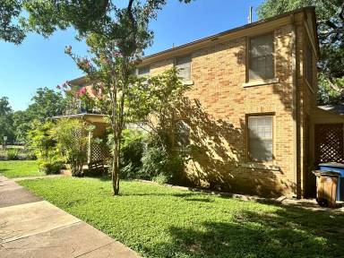 Main picture of 3210 Hemphill Park