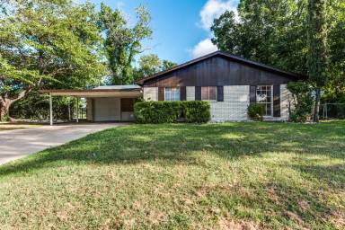 Main picture of 2909 Leigh Ann Ln