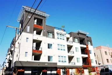 Main picture of 431 E 6th St