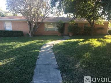 Main picture of 130 Rolling Green Dr