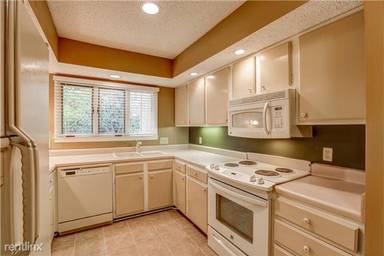 Main picture of 903 Holly Frst
