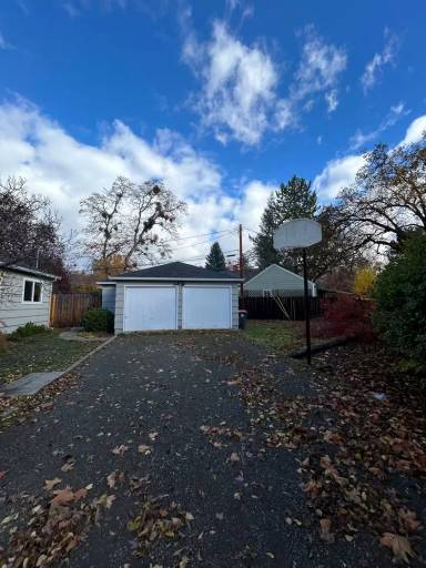 Main picture of 1817 Woodlawn Dr