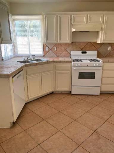 Main picture of 1757 Lightcap St
