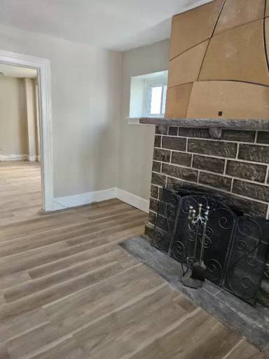 Main picture of 902 N 64th St