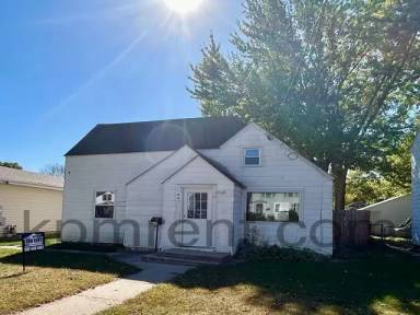 Main picture of 605 10th Ave SW