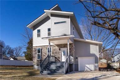 Main picture of 5637 Torrence St
