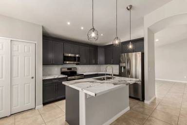 Main picture of 470 W Scott Ave