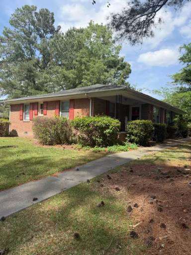 Main picture of 2200 Grady St