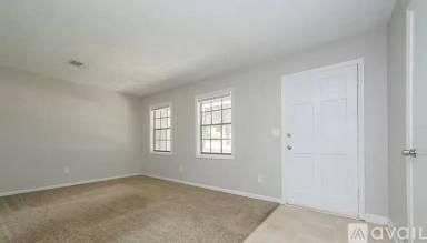 Main picture of 7 Barberry Dr