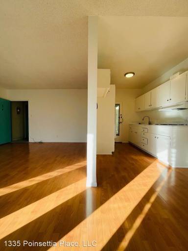 Main picture of 1335 N Poinsettia Pl