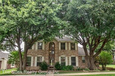 Main picture of 2718 Bordeaux Dr