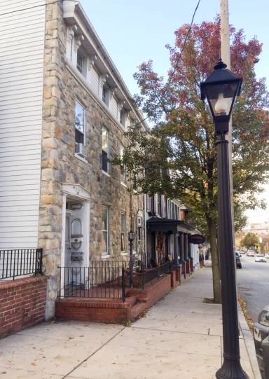 Main picture of 118 E King St