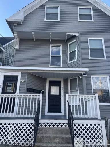 Main picture of 261 Potters Ave