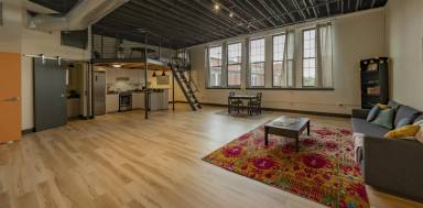 Main picture of 210 East St