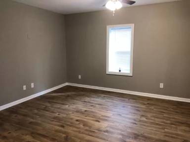 Main picture of 1618 Elm St