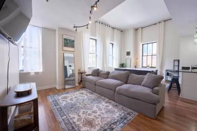 Main picture of 5 N Wabash Ave