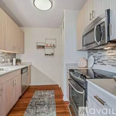 Main picture of 420 W Grand Ave