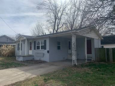 Main picture of 121 Rhodes Ave