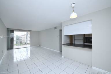 Main picture of 1670 Bay Rd