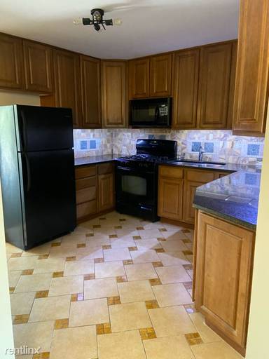 Main picture of 1103 Holiday Ln