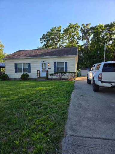 Main picture of 818 La Salle Dr