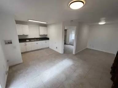 Main picture of 1405 N Riverside Ave