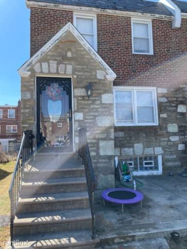 Main picture of 220 E Walnut Park Dr
