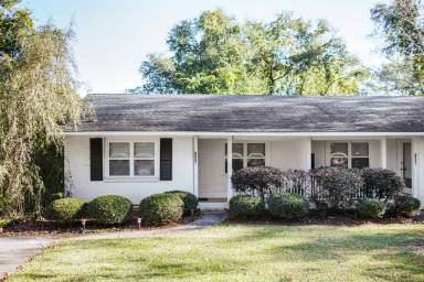 Main picture of 105 Woody Dr