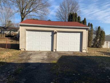 Main picture of 3962 Lake Rd